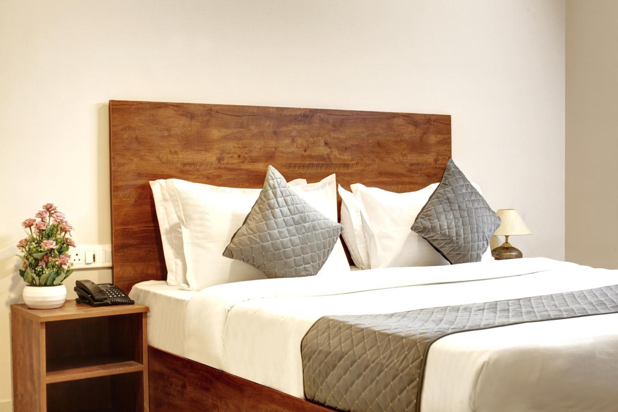 Limewood Stay - Executive Huda City Center Gurgaon Exterior photo