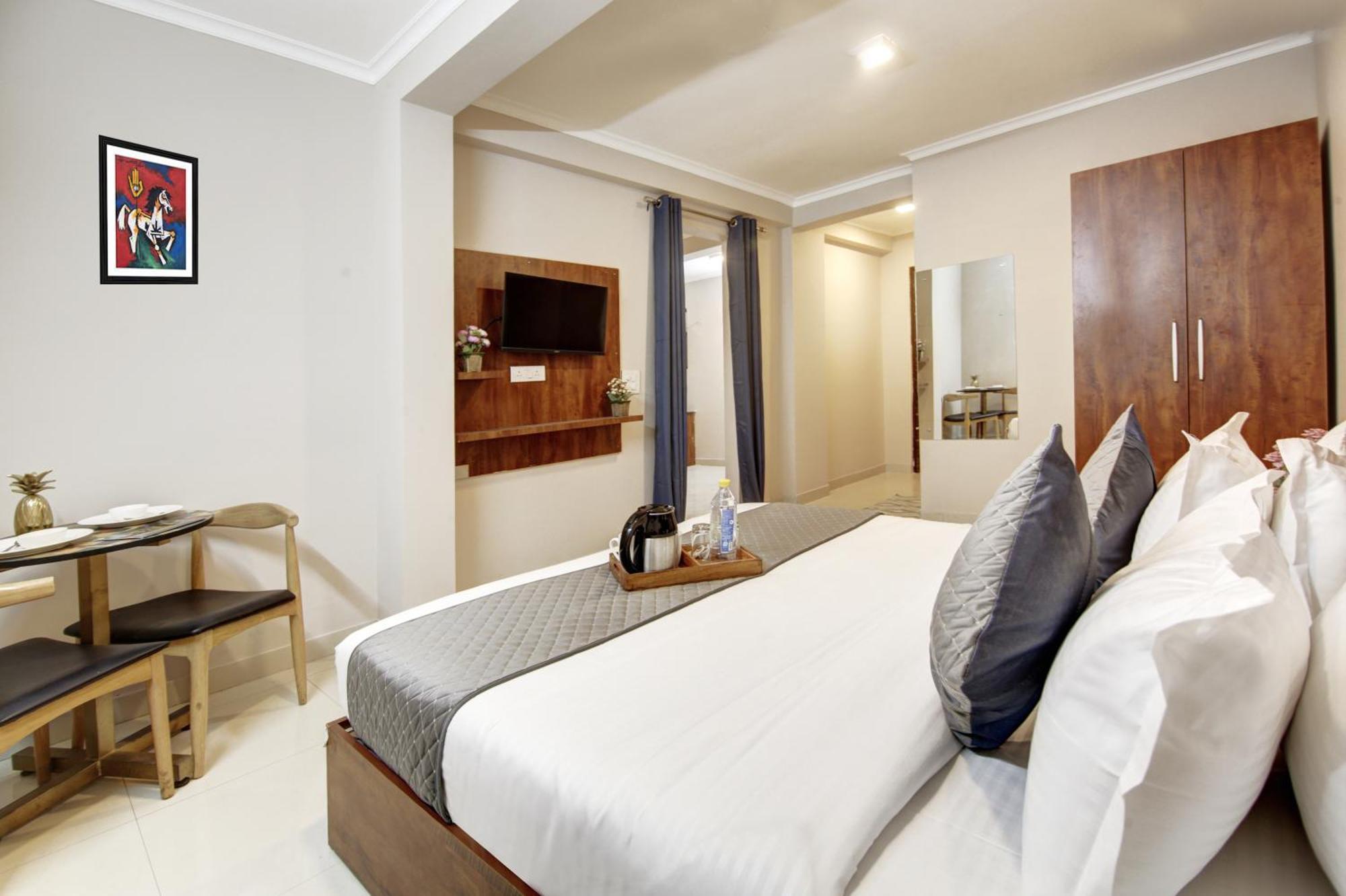 Limewood Stay - Executive Huda City Center Gurgaon Exterior photo